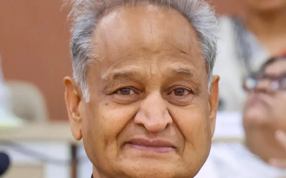 सीएम भजनलाल द्वारा केवल भाजपा सांसदों से ही फीडबैक लिए जाने पर Ashok Gehlot ने कसा तंज