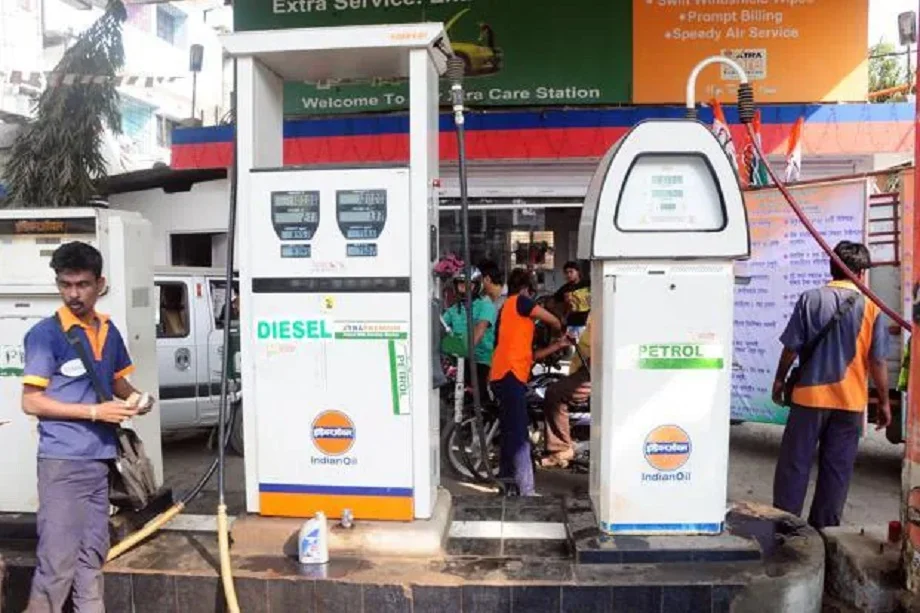 Petrol Diesel Price: राजस्थान और देश के महानगरों में आज क्या हैं पेट्रोल और डीजल के भाव, कीमतें आ चुकी हैं सामने