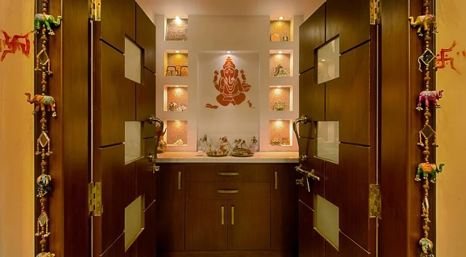 Pooja Ghar rules: आप भी अपना लेंगे अगर ये नियम तो बदल जाएगी किस्मत, पैसों की होगी आप पर...