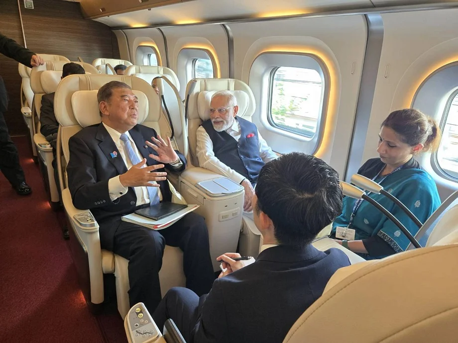 PM Modi: प्रधानमंत्री मोदी ने जापानी पीएम के साथ किया बुलेट ट्रेन में सफर, इसके बाद चीन के दौरे पर हुए रवाना 