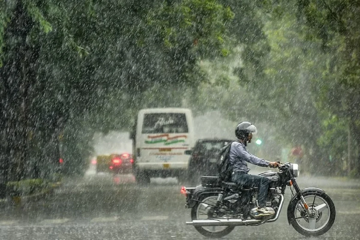 National Weather Forecast: देश के 19 राज्यों में आज होगी झमाझम बारिश, राजस्थान के इन जिलों पर पड़ेगा प्रभाव