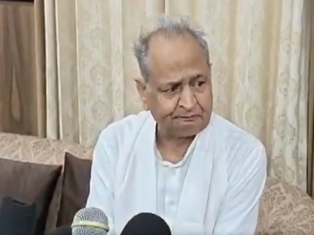Gehlot ने एक बार फिर से बीजेपी और आरएसएस को लिया निशाने पर,  कहा- मुख्यमंत्री और हाई कमांड को…