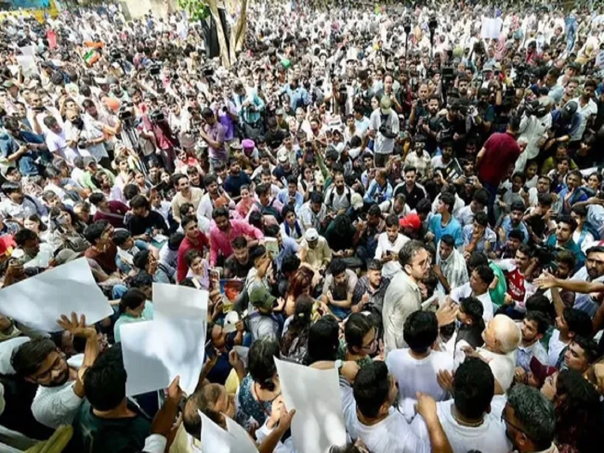 स्टूडेंट्स पर नहीं चलेगा केस, अपराधियों पर कायम रहेगी एफआईआर, सरकार ने कही ये बात