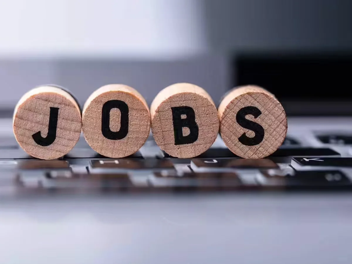 Government Job: चपरासी और कंप्यूटर ऑपरेटर की इस भर्ती के लिए आज ही कर दें आवेदन, कल है लास्ट तारीख