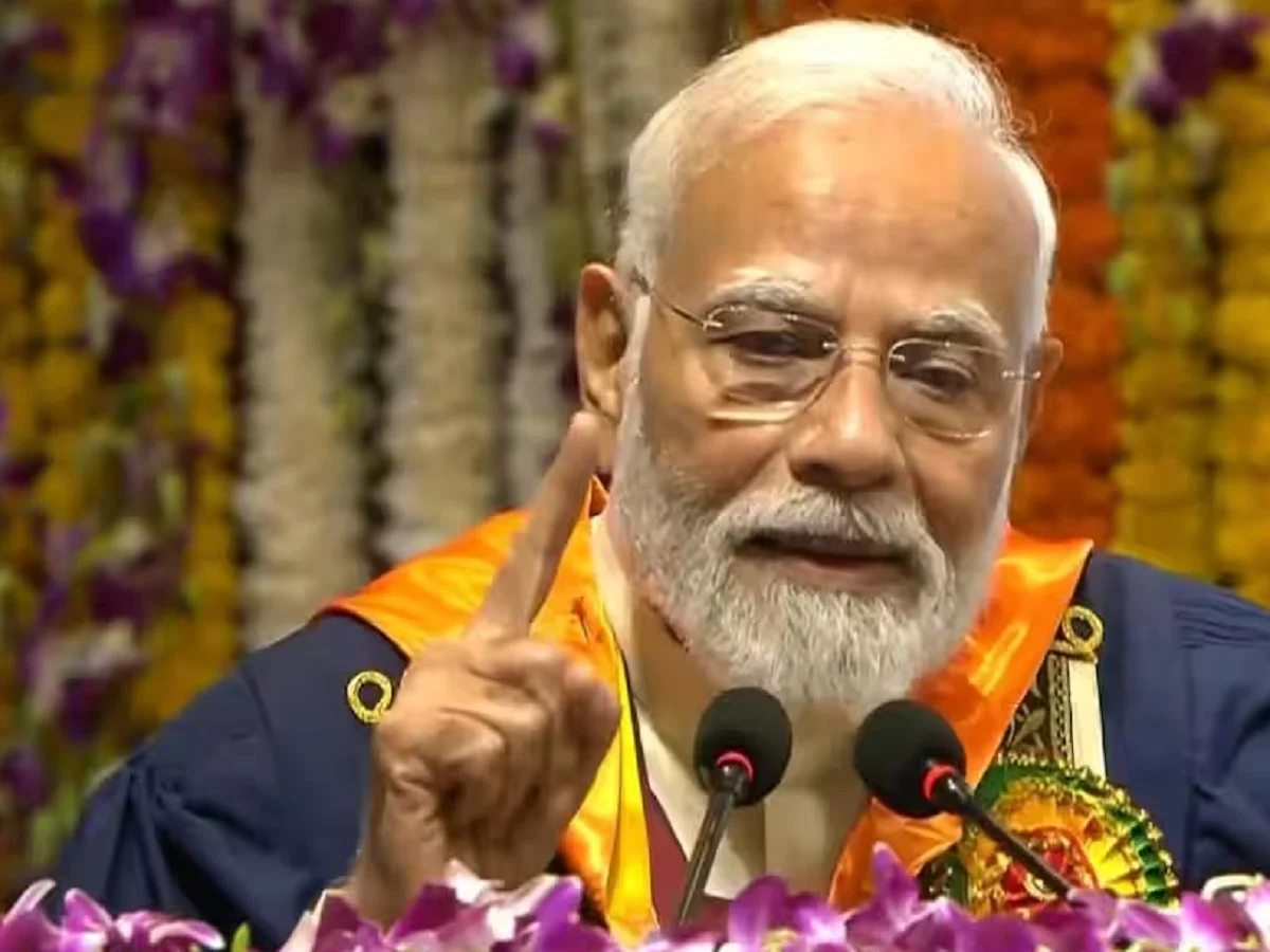 पीएम मोदी ने IIT दिल्ली के स्टूडेंट्स से कहा- मैं बाबा बागेश्वर तो नहीं हूं, फिर…