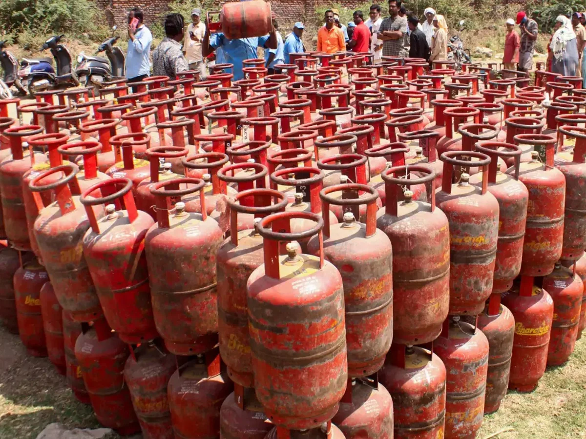 LPG: बुक करवाने से पहले चेक कर लें प्रमुख शहरों में एलपीजी सिलेंडर की कीमतें