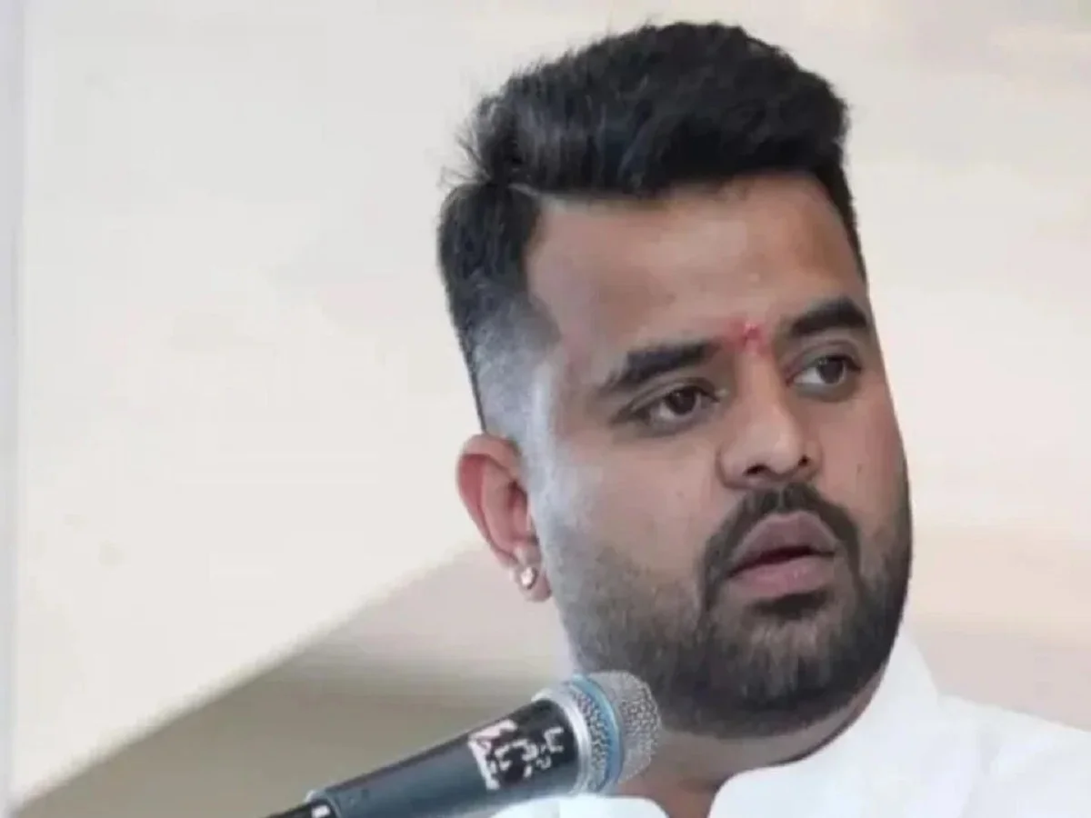 पूर्व सांसद प्रज्वल रेवन्ना के पास जेल में मिला मोबाइल, पेन ड्राइव भी हुई बरामद
