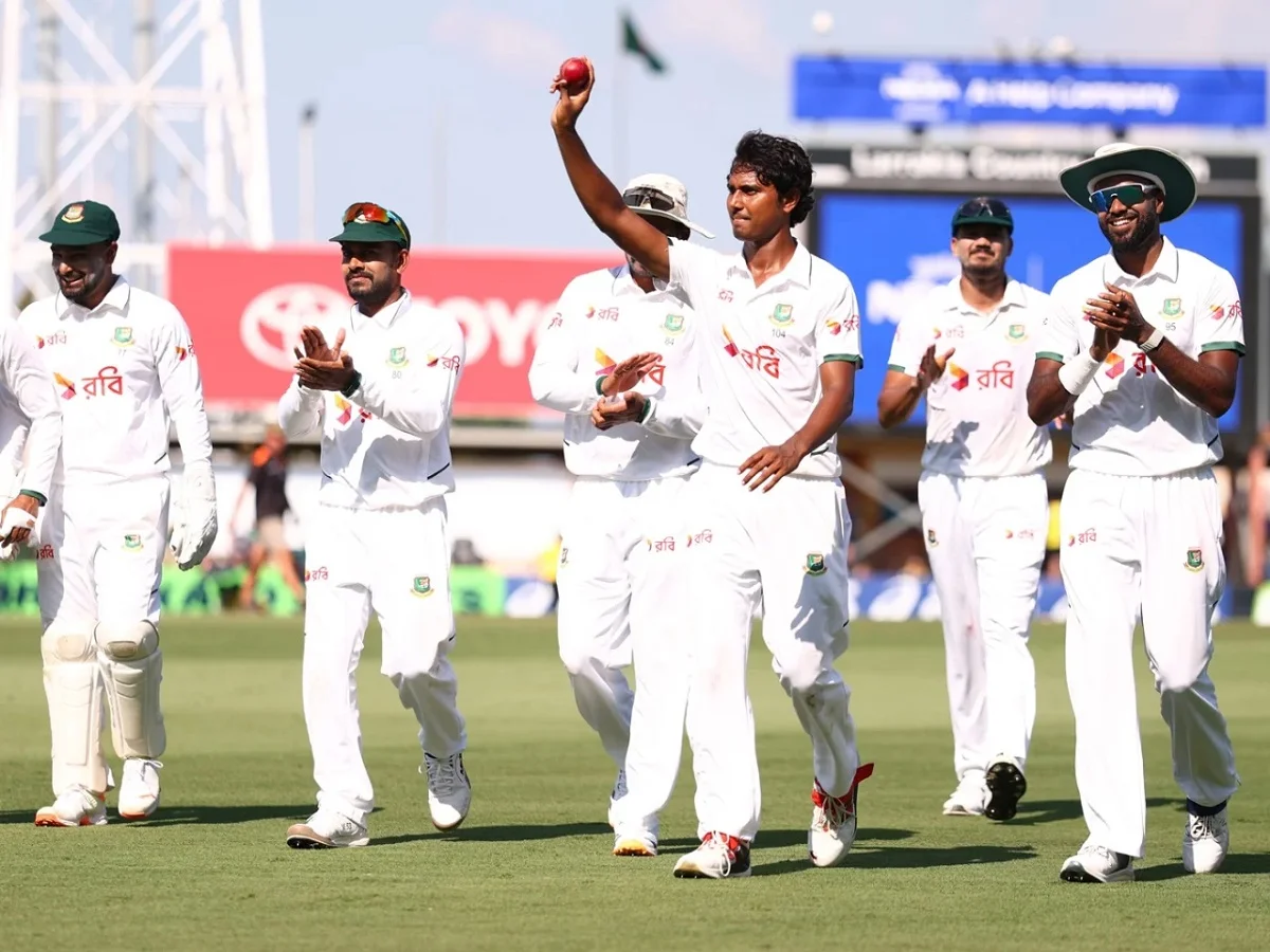 AUS vs BAN: ऑस्ट्रेलिया के नाम दर्ज हुआ शर्मनाक रिकॉर्ड, बांग्लादेश के हसन महमूद ने डेब्यू मैच में ही लिए 6 विकेट  