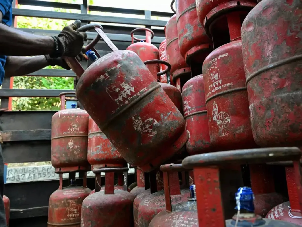 LPG Cylinders: स्वतंत्रता दिवस के एक दिन पहले प्रमुख शहरों में इतनी तय हुई कीमतें