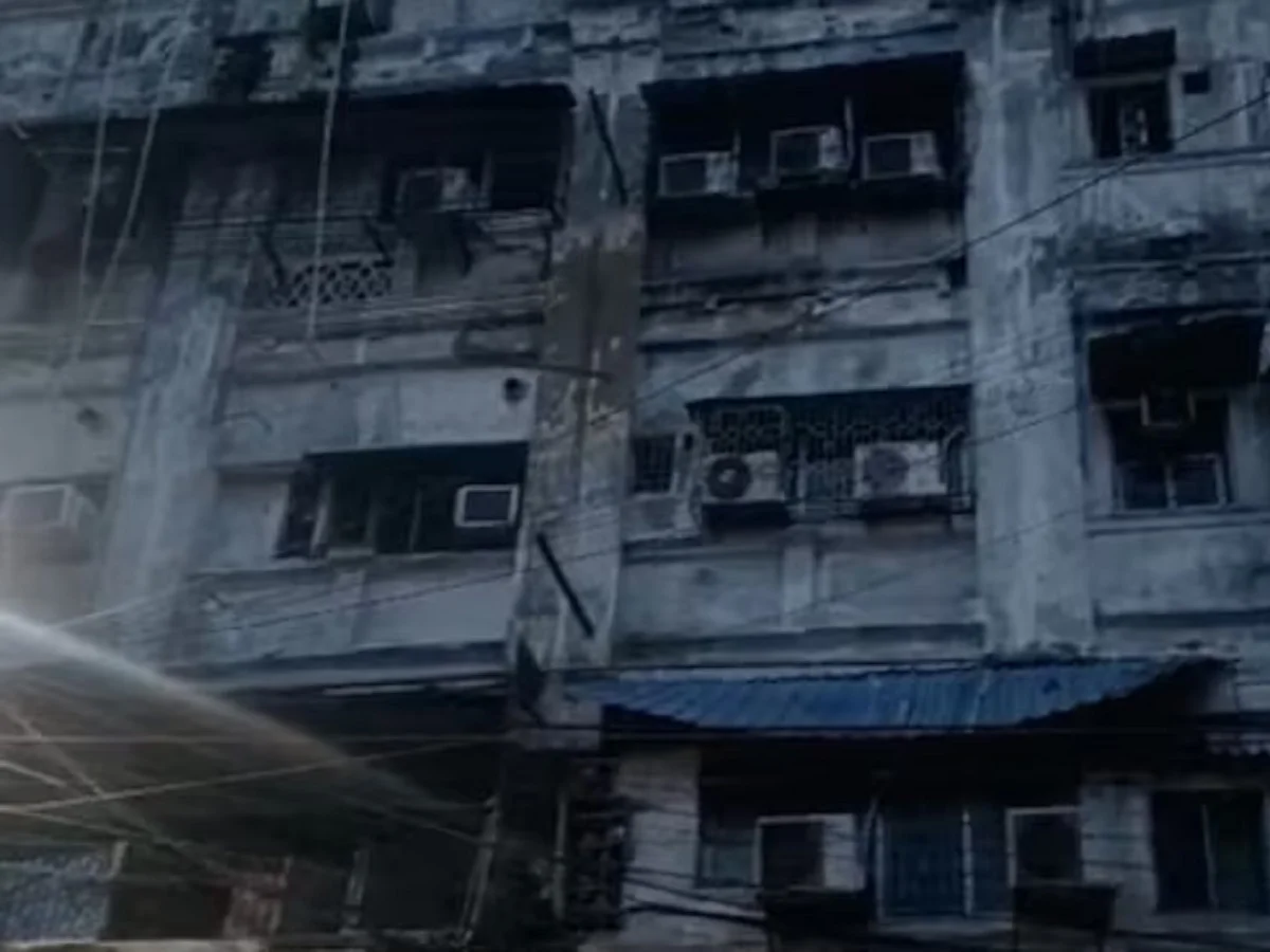 Kolkata: पांच मंजिला इमारत में लगी आग, नौ लोगों की मौत, 6 घायल