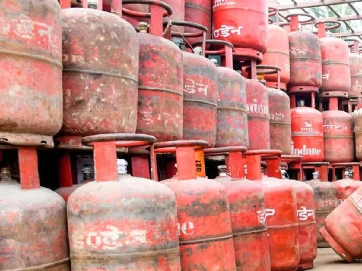 LPG Price: जयपुर में 945.50 रुपए का मिल रहा है घरेलू सिलेंडर, जानें प्रमुख शहरों में क्या हैं कीमतें