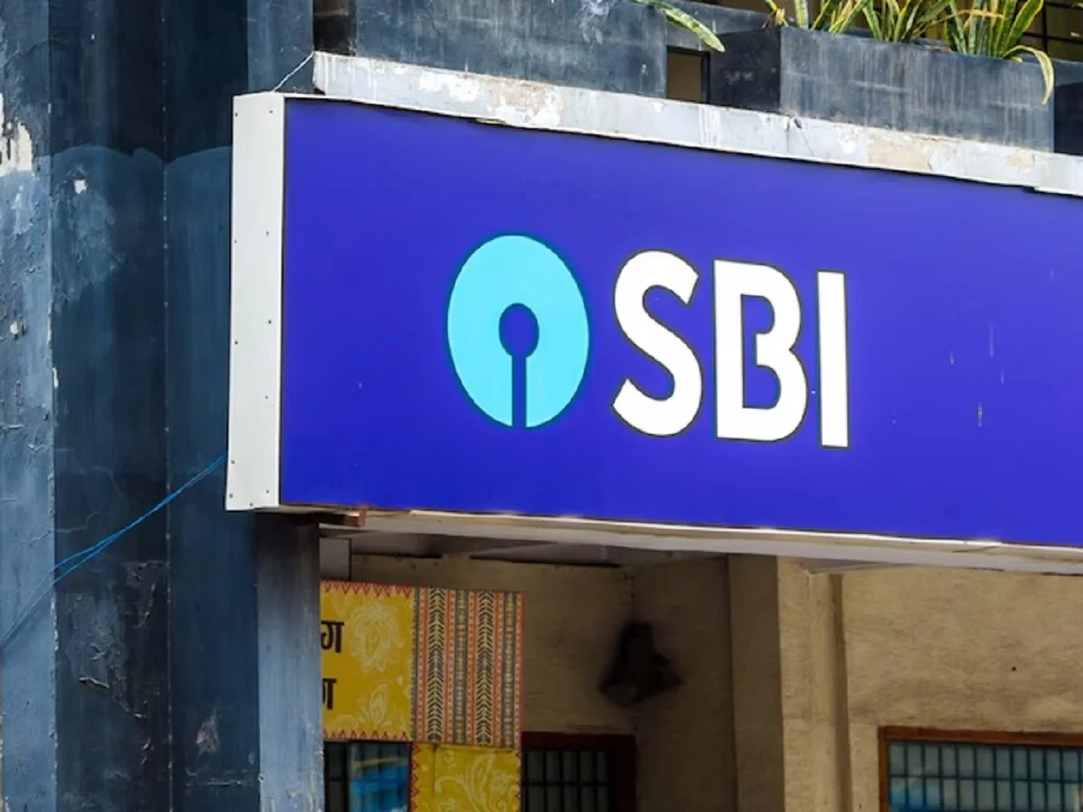 SBI: 1 अक्टूबर 2026 से पांचवीं बार पैसे निकालना पड़ेगा भारी, लागू होने जा रहा है ये नियम