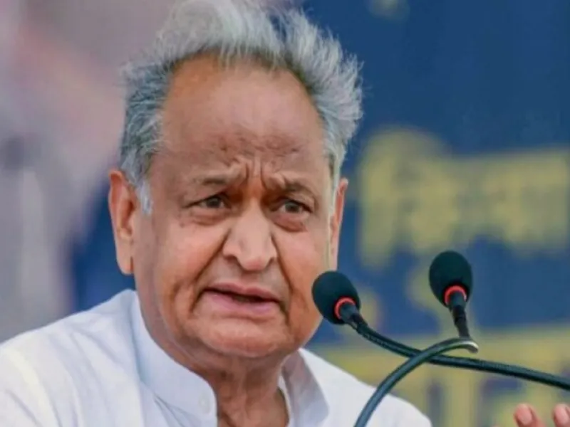 बेरोजगारी भत्ता योजना को लेकर गहलोत ने सरकार पर साधा निशाना, कहा-चुनाव से पहले प्रधानमंत्री नरेंद्र मोदी ने खुद गारंटी…