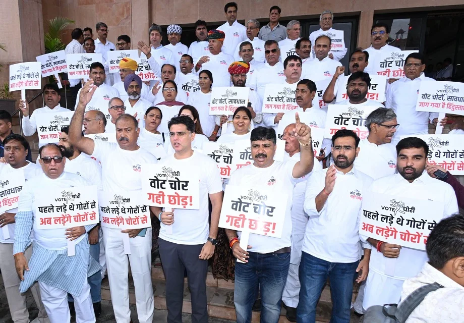 Rajasthan: कांग्रेस विधायकों ने किया प्रदर्शन, वासुदेव देवनानी ने दी हिदायत