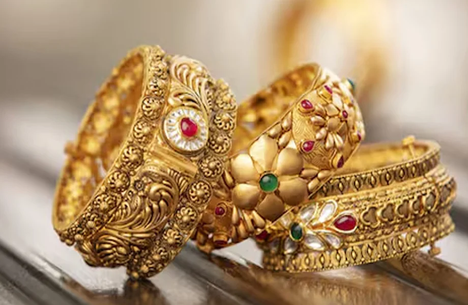 Gold-silver price: आमजन की पहुुंच से दूर हुआ सोना, अब इतने बढ़ गए हैं दाम