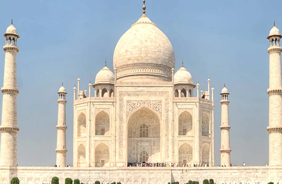 Travel Tips: घूमने के लिए शानदार जगह है आगरा, ताजमहल सहित इन पर्यटक स्थलों पर भ्रमण का मिलेगा मौका 
