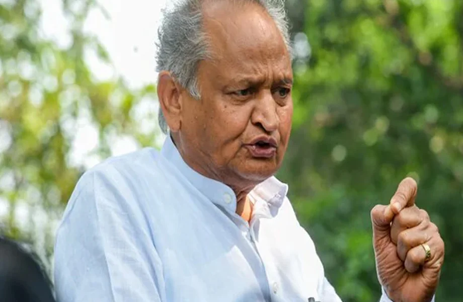 Gehlot का भजनलाल सरकार पर निशाना, कहा-भाजपा के लोग दावा करते थे कि डबल इंजन सरकार...