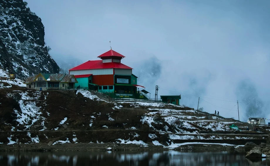 Travel Tips: अपनी प्राकृतिक खूबसूरती के कारण प्रसिद्ध है गंगटोक, बना लें घूमने का प्लान