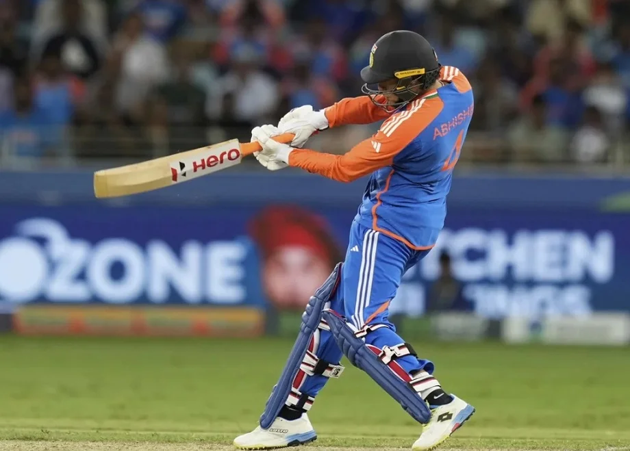 T20 Asia Cup: अभिषेक शर्मा ने तोड़ा युवराज का रिकॉर्ड, इस मामले में की धवन की बराबरी