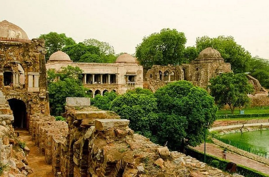 Travel Tips:  पार्टनर के साथ दिल्ली के इन पांच पर्यटक स्थलों का करें भ्रमण, यादगार बन जाएगा टूर