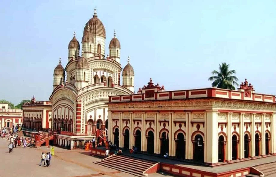 Travel Tips:  दक्षिणेश्वर काली मंदिर इस कारण है बहुत ही प्रसिद्ध, एक बार जरूर करें माता के दर्शन