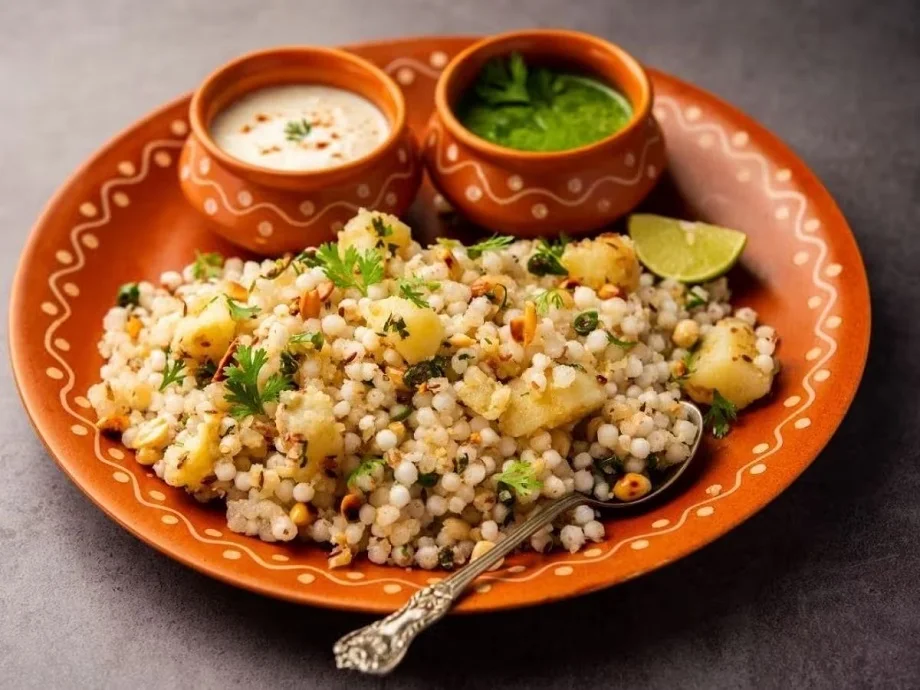 Health Tips:  नवरात्रि में इन लोगों को भूलकर भी नहीं खाना चाहिए साबूदाना, नहीं तो पड़ जाएंगे देने के लेने