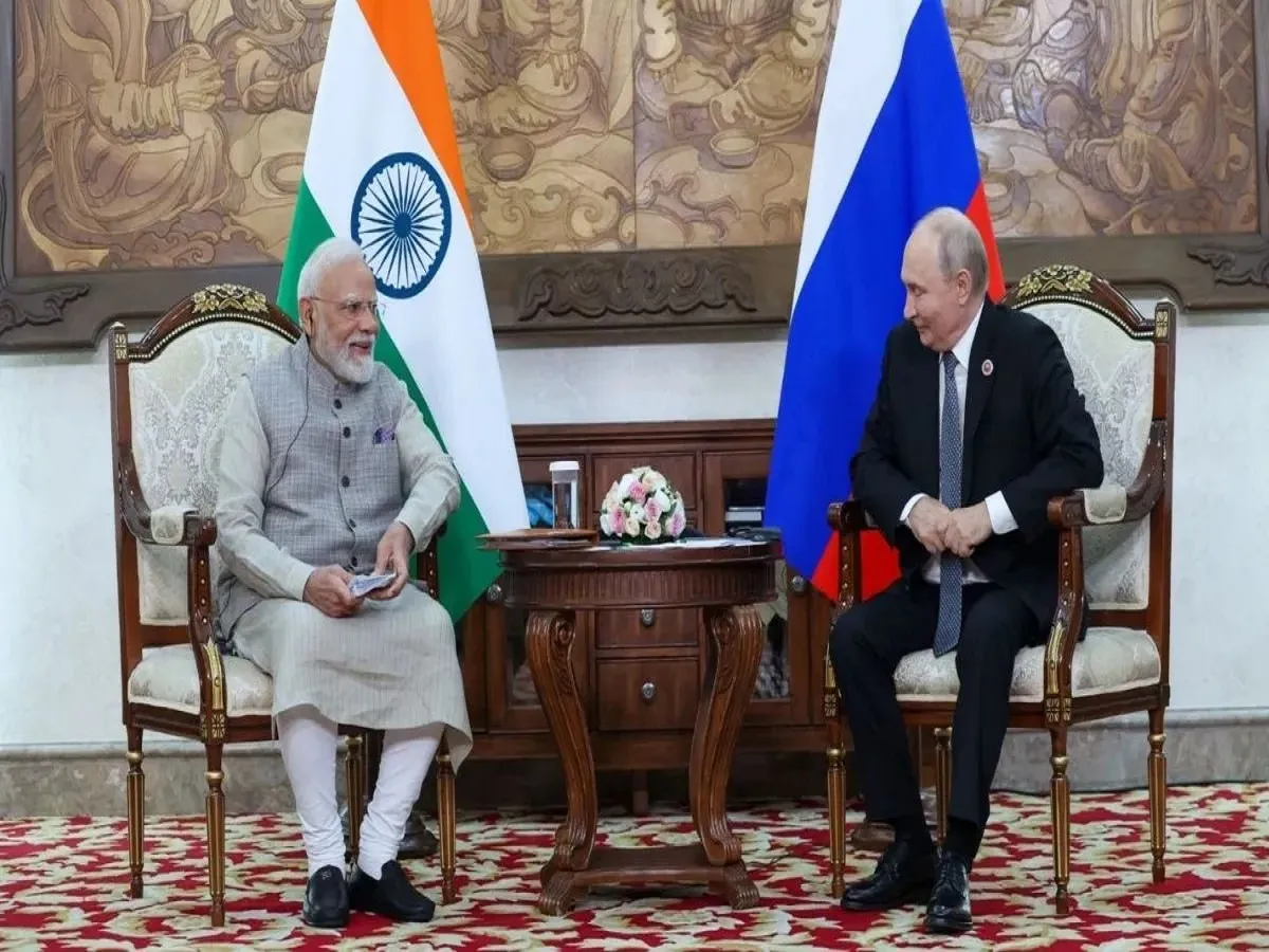 India-Russia:  पीएम मोदी और व्लादिमीर पुतिन के बीच मुलाकात, व्यापार और आर्थिक सहयोग सहित कई मुद्दों पर हुई चर्चा | Parmarth TV