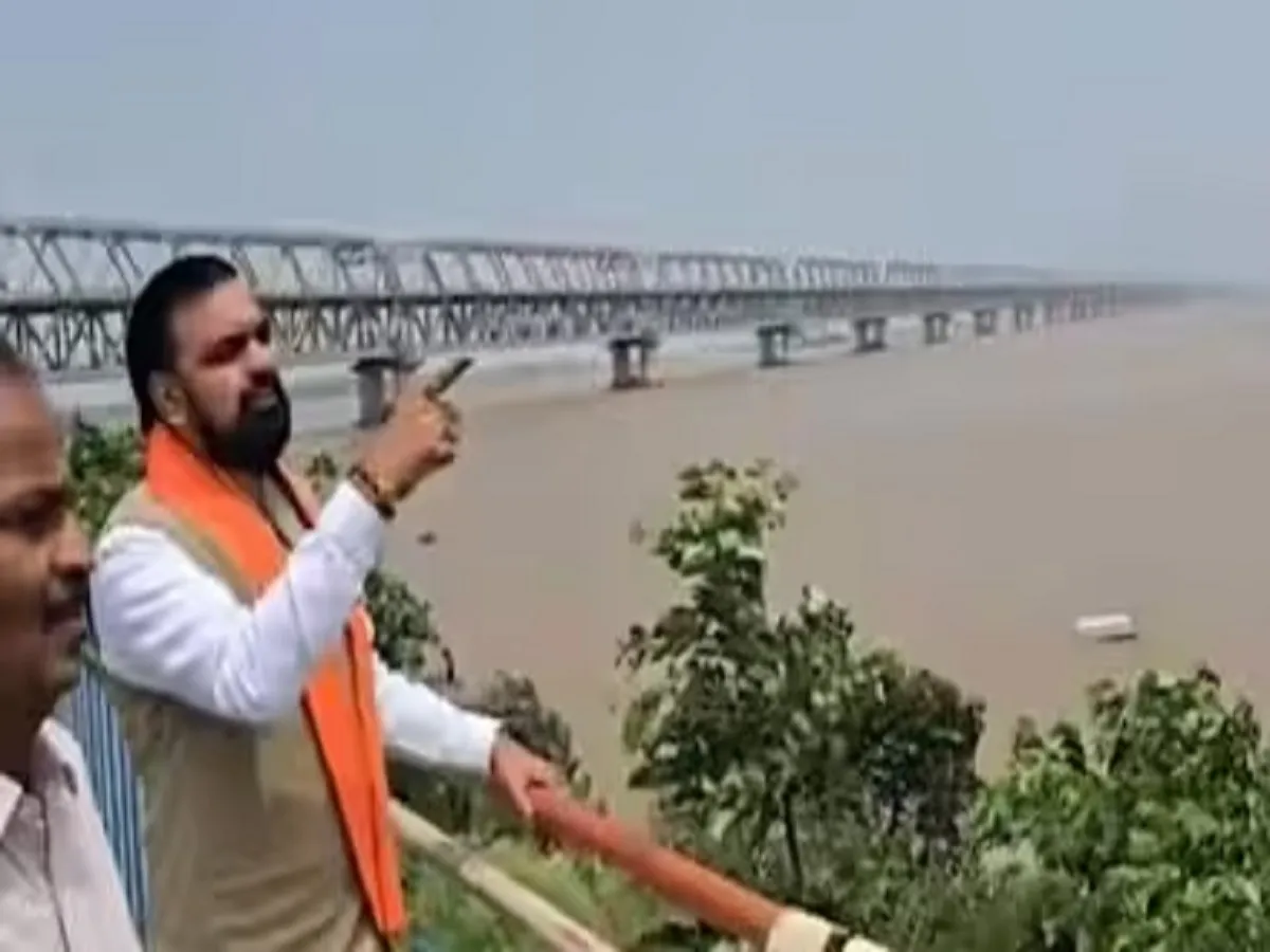 Patna में खतरे के निशान से करीब 2 फीट ऊपर बह रही है गंगा नदी, बिहार में बाढ़ की चपेट में आए कई जिले | Parmarth TV