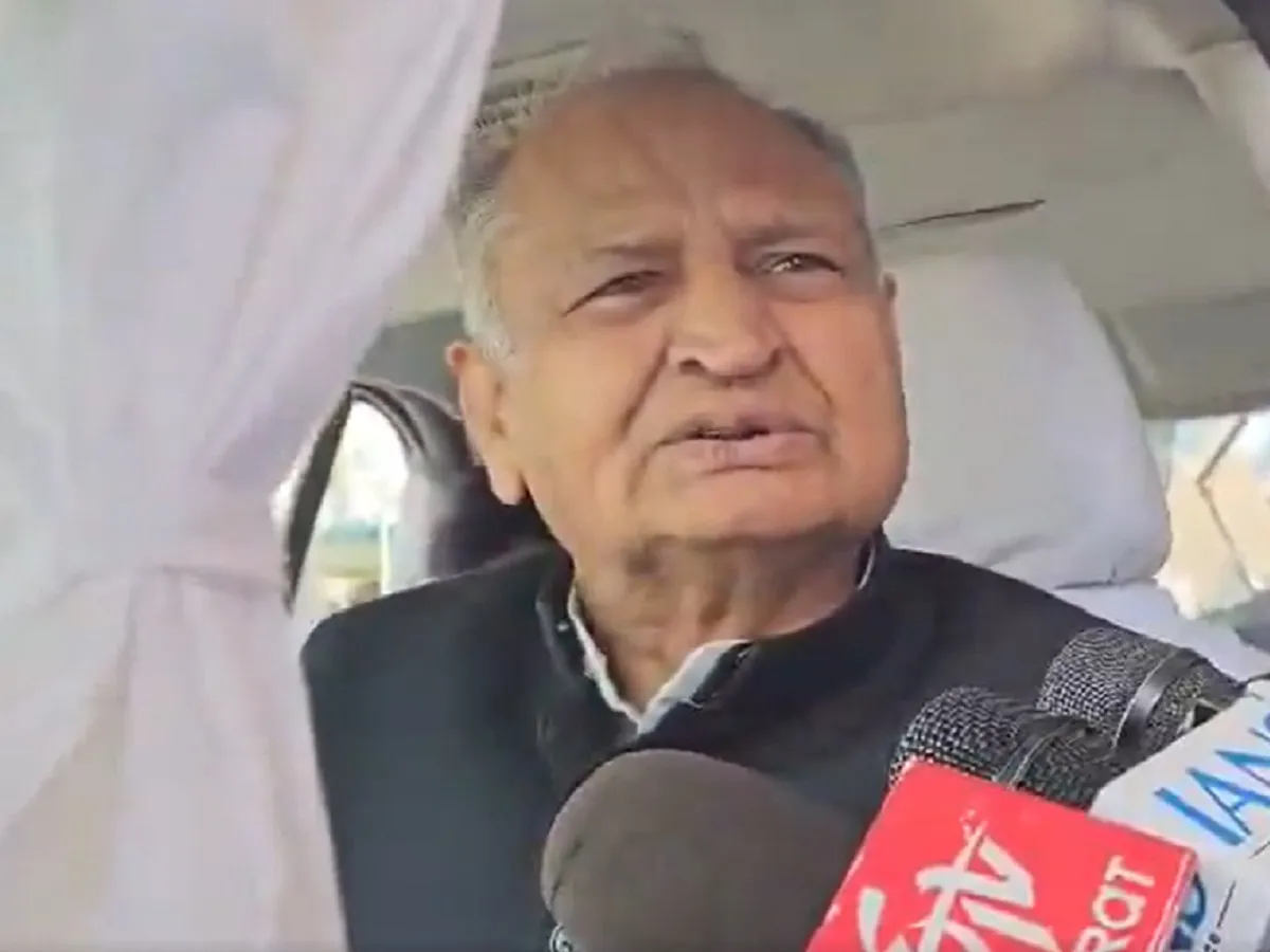 सीएम भजनलाल शर्मा के रोड शो करने पर Gehlot का फिर से बड़ा बयान, कहा- पहली बार इतिहास में कोई मुख्यमंत्री घूम रहे… | Parmarth TV