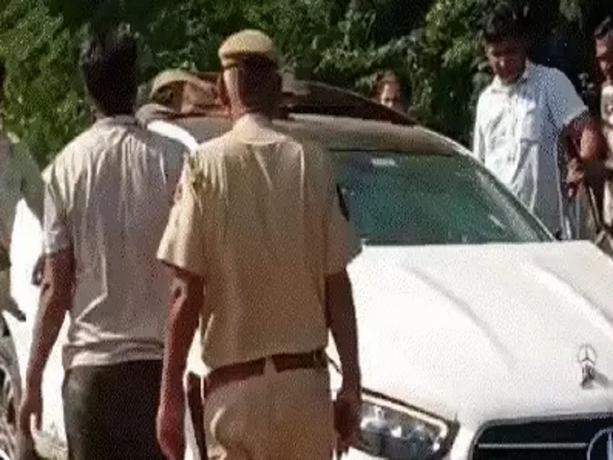 Jaipur: सीए का अपहरण करने की कोशिश, बाइक से टकराकर सड़क किनारे नाले में पलट गई कार | Parmarth TV
