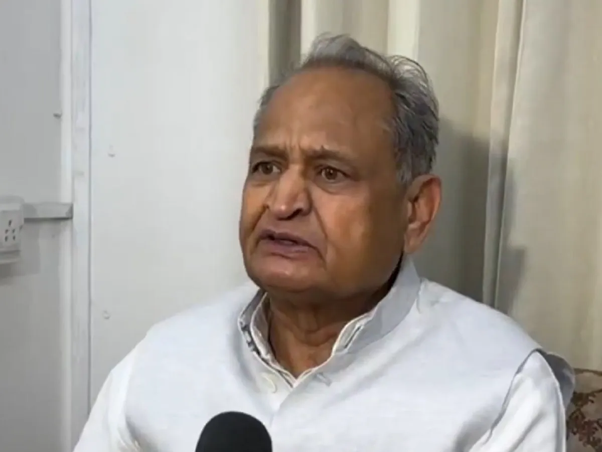 Gehlot का सीएम भजनलाल पर तंज, कहा- भरतपुर में 65 सीटें थीं, जिनमें बीजेपी सिर्फ 20 सीटें जीत पाई, फिर आपका बोर्ड कैसे बना? | Parmarth TV