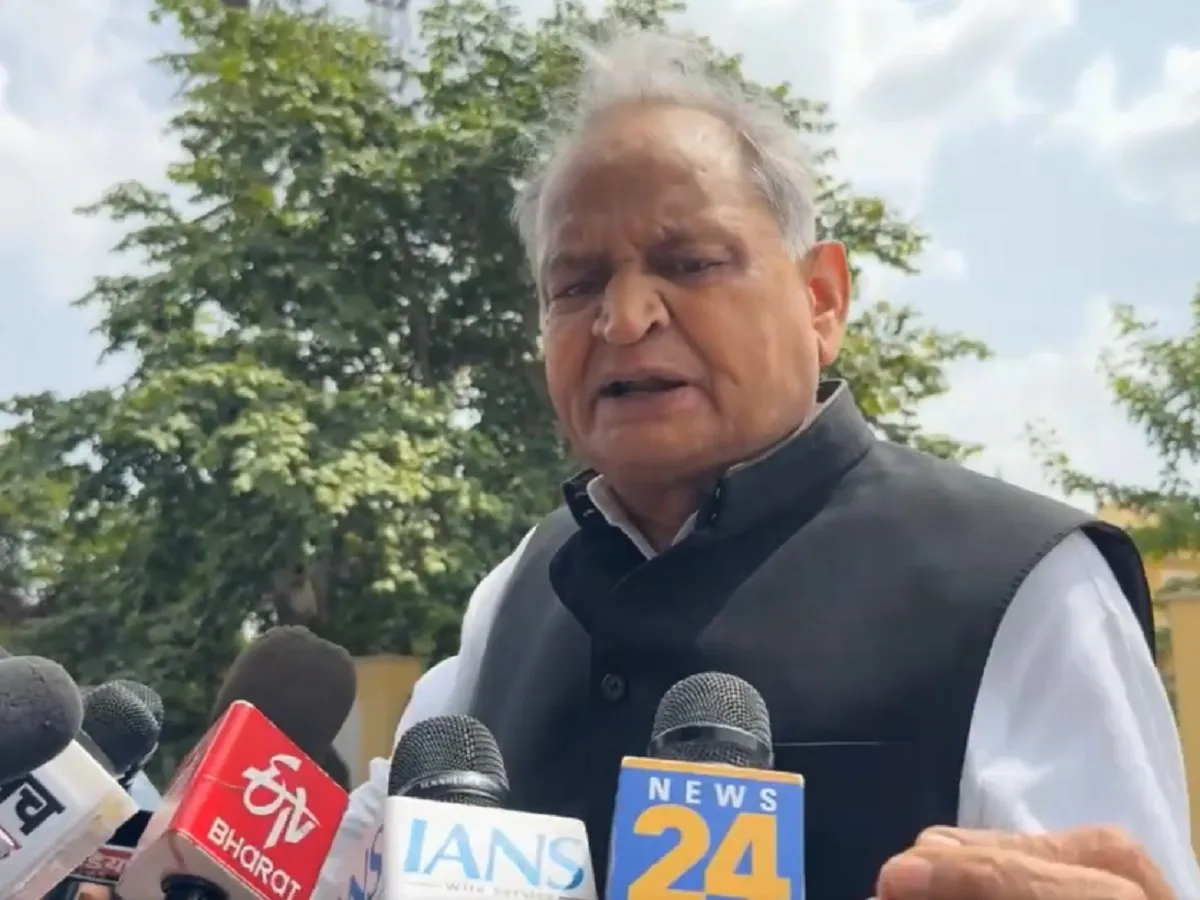 Jaipur:  वोट चोरी के मुद्दे को लेकर कांग्रेस ने किया विरोध-प्रदर्शन, पुलिस ने गहलोत, डोटासरा और जूली को लिया हिरासत में | Parmarth TV