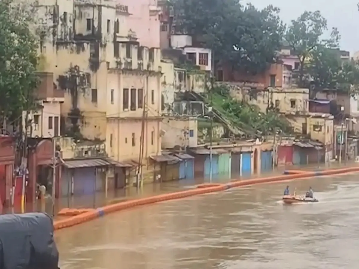 Rain Havoc: उत्तर प्रदेश में खतरे के निशान से ऊपर बह रही हैं 8 नदियां, दो दिन में 63 लोगों की मौत | Parmarth TV