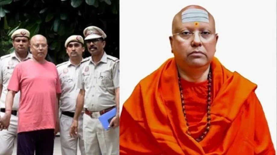 Chaitanyananda Saraswati: दिल्ली पुलिस को चैतन्यानंद के कमरे से मिला एक सेक्स टॉय, पांच संदिग्ध सीडी और भी कई... 