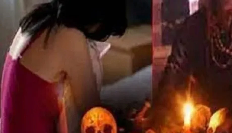 Uttar Pradesh: तांत्रिक ने पहले बना लिए अश्लील वीडियो, फिर करने लगा...