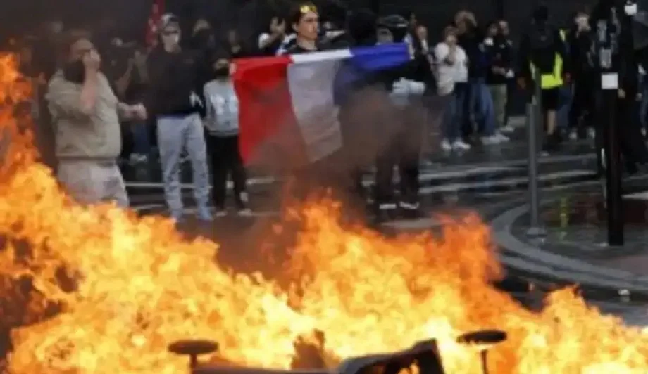 France में सड़कों पर उतरे 85 हजार से अधिक लोग, किया इस बात का विरोध