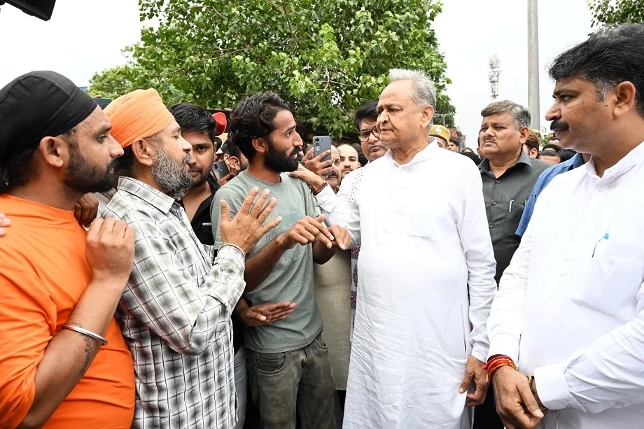 Jaipur: एसएमएस अस्पताल अग्निकांड को लेकर गहलोत ने दिया बड़ा बयान, पायलट ने भी बोल दी है ये बात