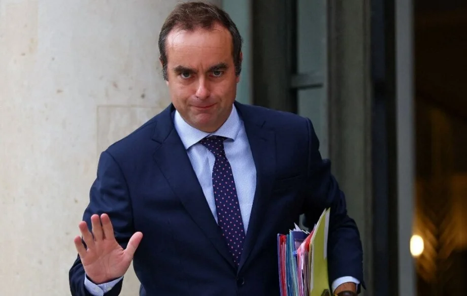 France: नए मंत्रिमंडल की नियुक्ति के बाद प्रधानमंत्री सेबेस्टियन लेकोर्नू ने अचानक दे दिया इस्तीफा