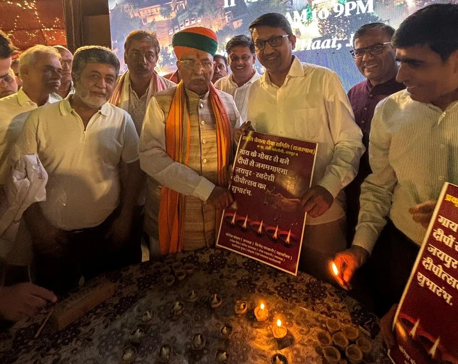 केंद्रीय मंत्री अर्जुन राम मेघवाल ने किया गौ दीपक अभियान के पोस्टर का विमोचन