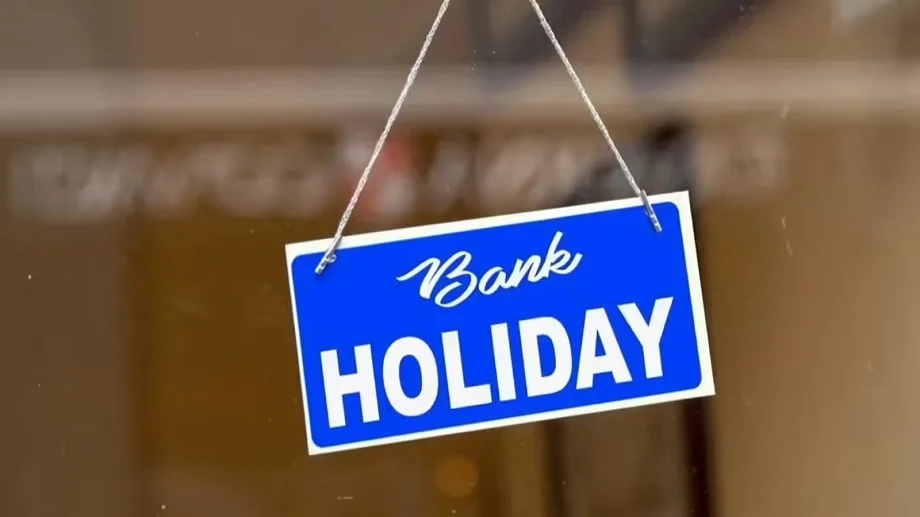 Bank Holiday Today: भाई दूज पर आज बैंक खुले हैं या फिर हैं बंद? जाने से पहले जरूर कर ले चेक 
