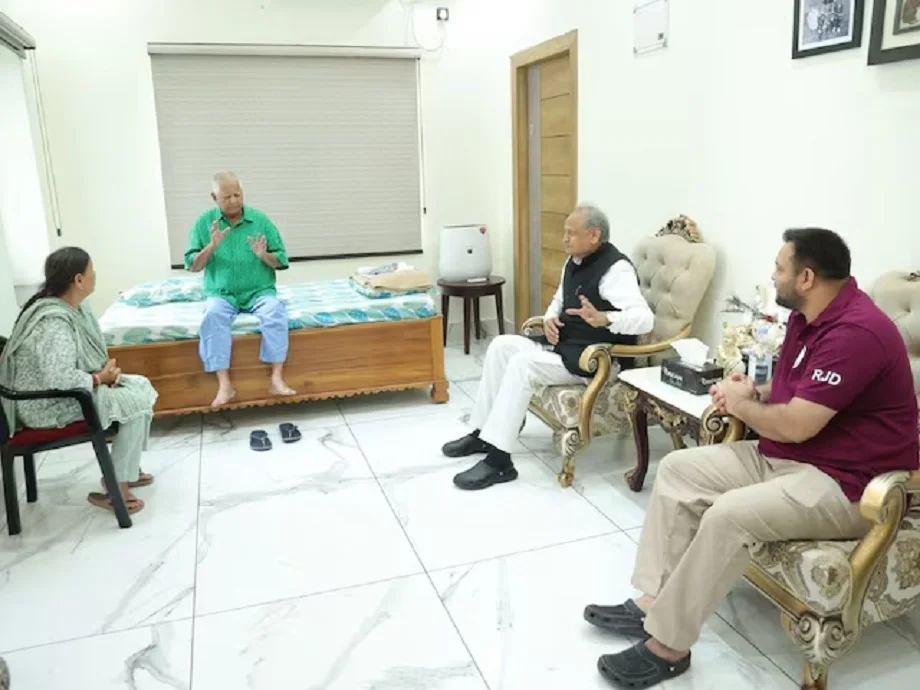 Bihar Elections 2025: आरजेडी के आगे झुकी कांग्रेस! आज संयुक्त PC में सीएम फेस के लिए तेजस्वी के नाम का ऐलान संभव