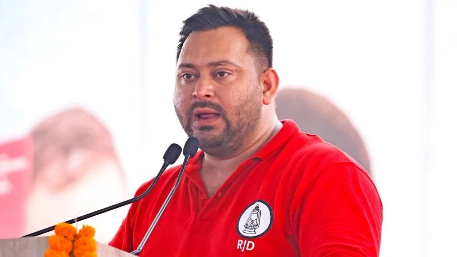 Bihar Elections 2025:  विधानसभा चुनावों के बीच तेजस्वी यादव का बड़ा ऐलान, जीविका दीदियों को लिया किया....   