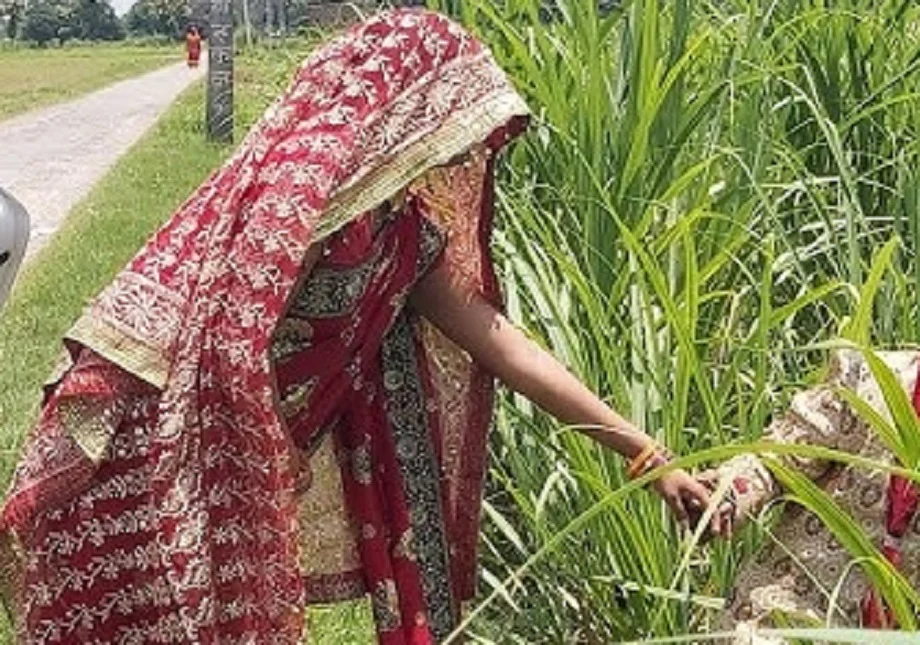 Uttar Pradesh: गन्ने के खेत में महिला के साथ हुआ दुष्कर्म, फिर…