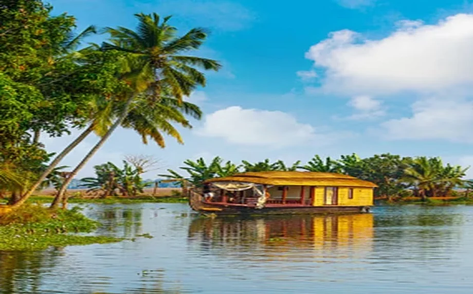 Travel Tips: नवम्बर में बढ़ जाती है केरल की प्राकृतिक खूबसूरती, बना लें पार्टनर के साथ घूमने का प्लान