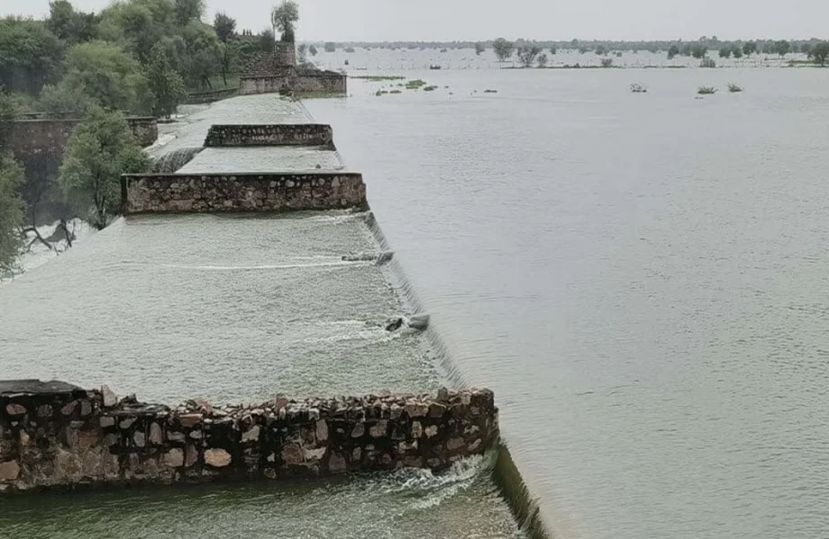 Rajasthan Weather Update:  जारी हुआ पूर्वानुमान, बारिश के साथ वज्रपात का भी है अलर्ट, 10 डिग्री तक गिरेगा तापमान!