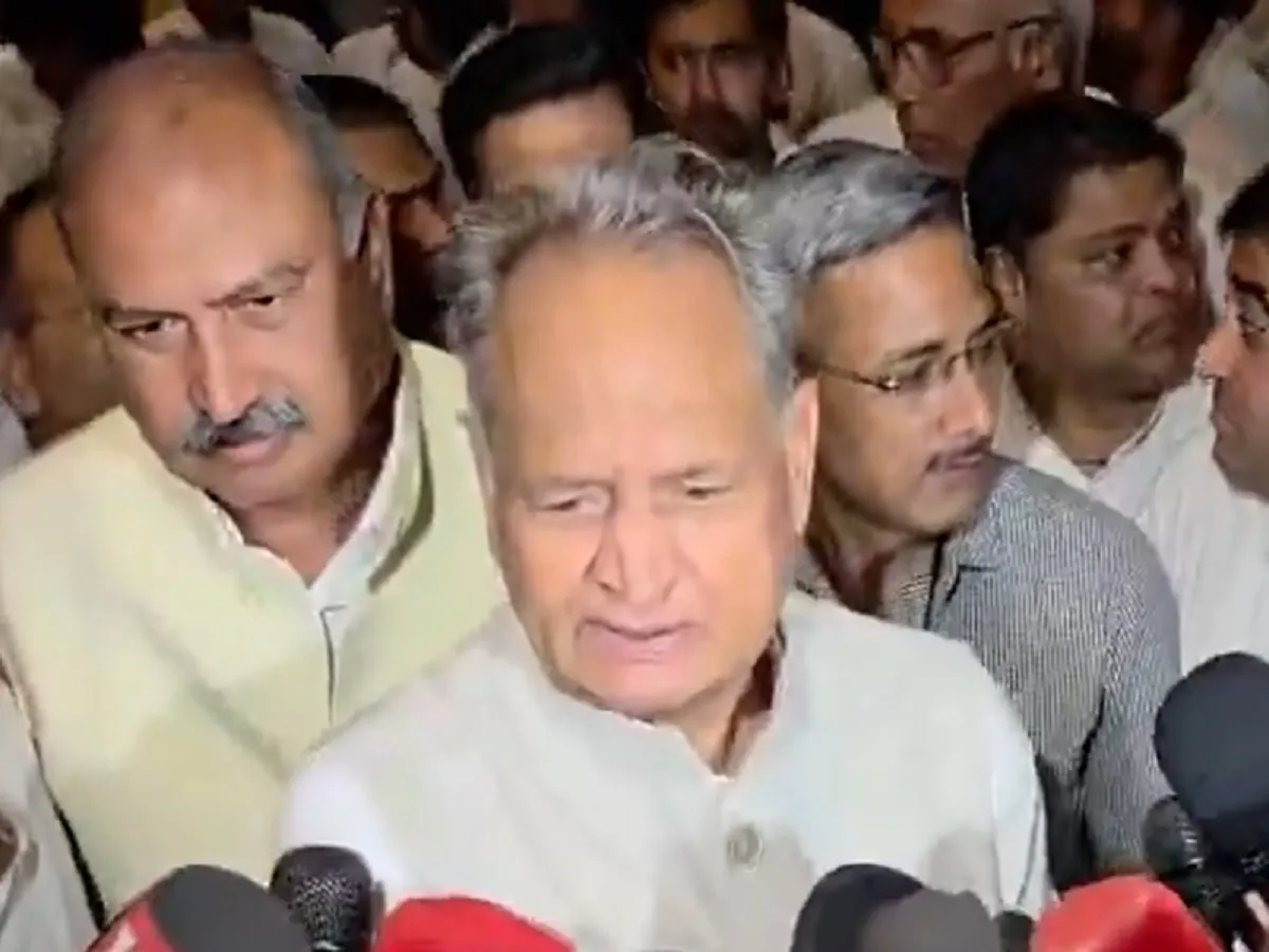 मोदी और शाह मीडिया के सहयोग से जनता को गुमराह करने का प्रयास कर रहे हैं: Ashok Gehlot | Parmarth TV मोदी और शाह मीडिया के सहयोग से जनता को गुमराह करने का प्रयास कर रहे हैं: Ashok Gehlot | Parmarth TV