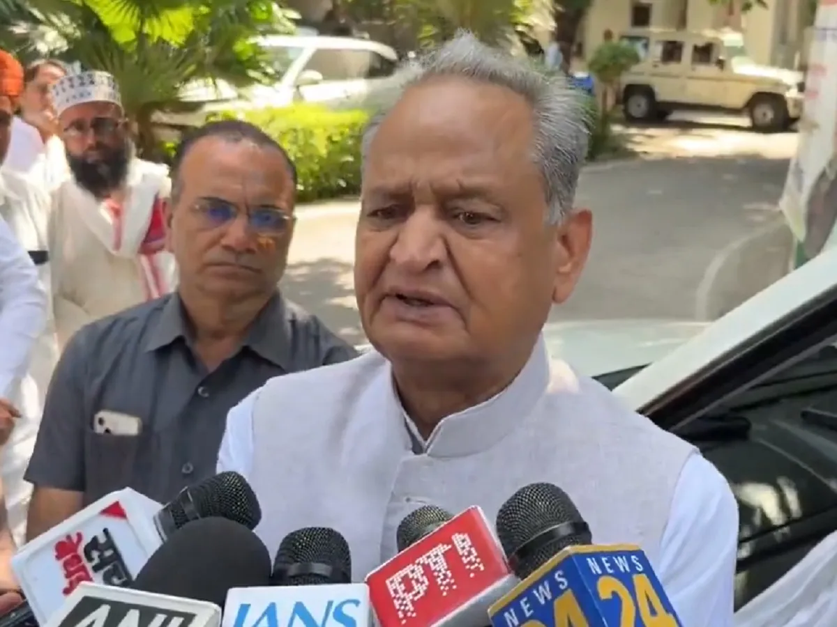 Ashok Gehlot ने पीएम मोदी पर कसा तंज, कहा- आज प्रधानमंत्री के सत्ता में 25 साल पूरे हुए हैं, तो शायद… | Parmarth TV