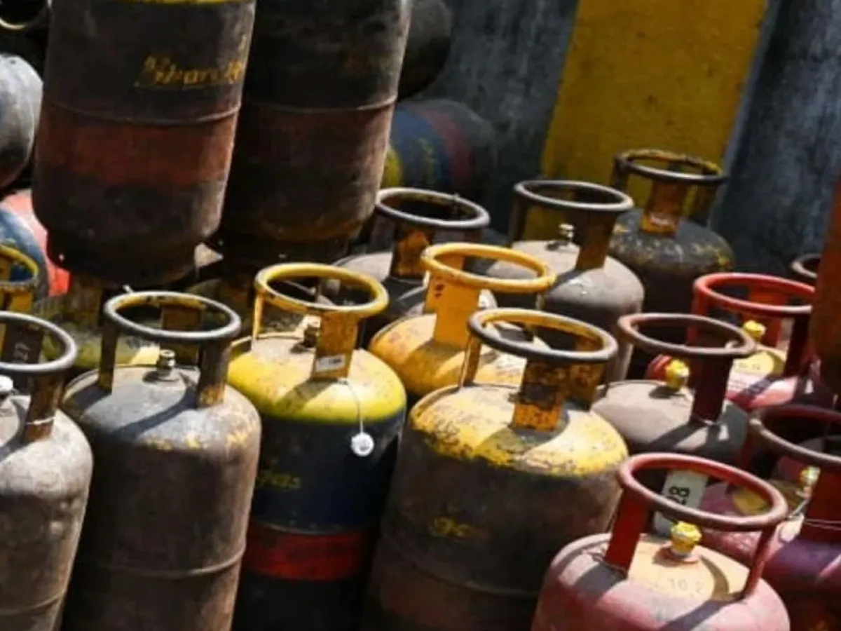 LPG Prices: क्या आज सस्ते हो गए हैं घरेलू और कमर्शियल सिलेंडर? ये है अपडेट रेट | Parmarth TV