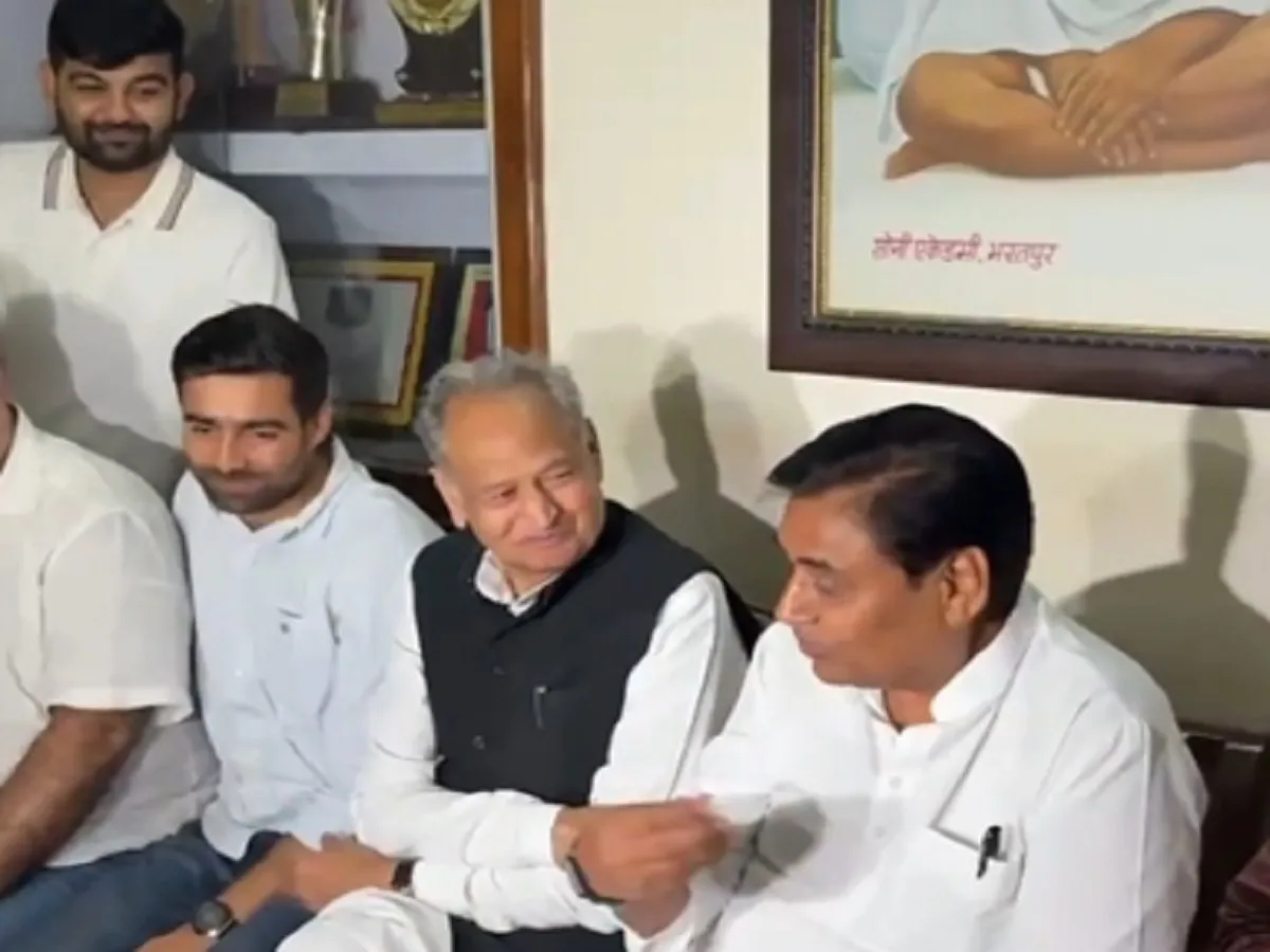 Jaipur: रितु बराला से मारपीट के मामले में एफआईआर दर्ज नहीं होने पर कांग्रेस नेताओं ने दिया धरना, गहलोत का बड़ा बयान | Parmarth TV