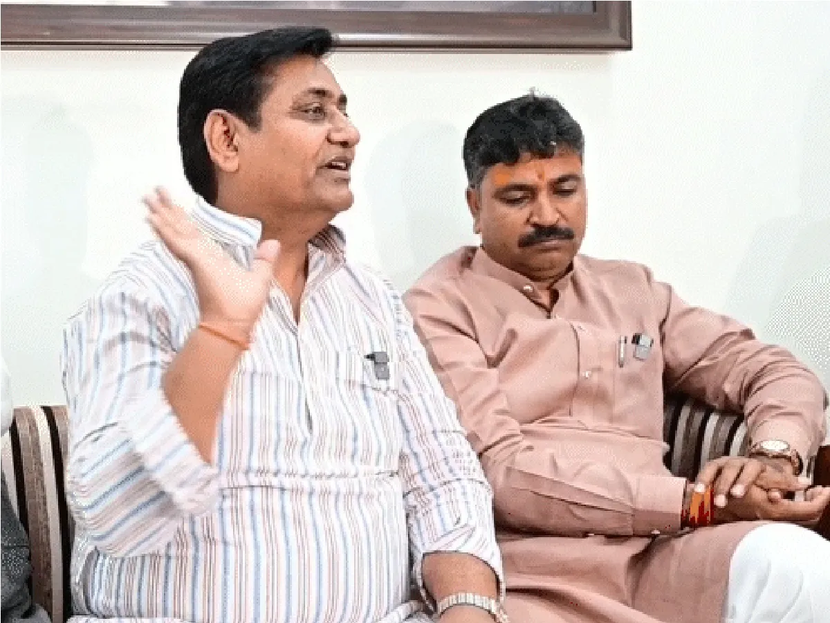 Rajasthan: रितु बराला केस, पुलिस कमिश्नरेट में फिसले डोटासरा हुए चोटिल, जूली ने कहा- कमिश्नरेट में शौचालयों और पानी की आपूर्ति हुई बंद | Parmarth TV